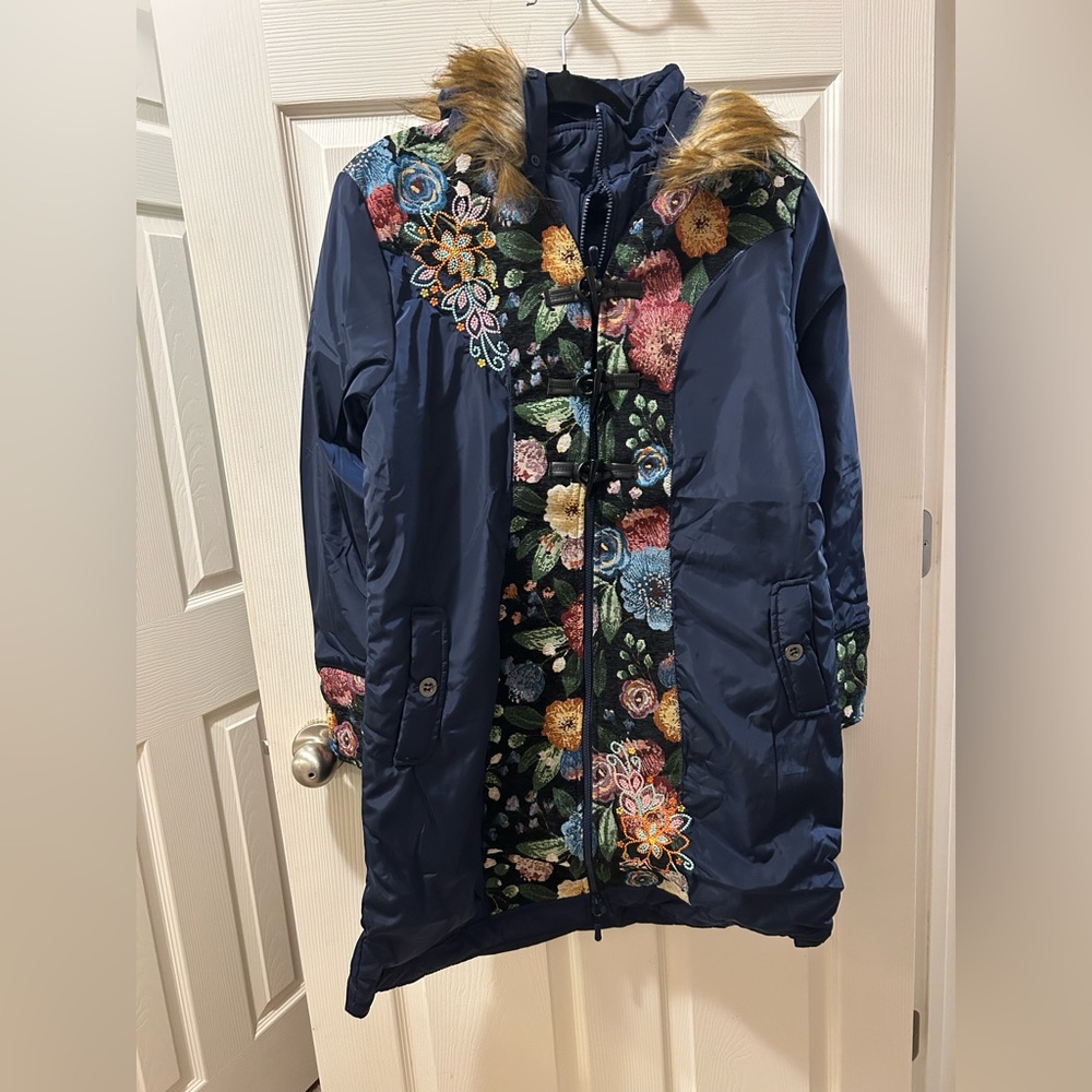 Floral Embroidered Tapestry Navy Blue Size Med Parka Coat w/Faux Fur Trim NWOT